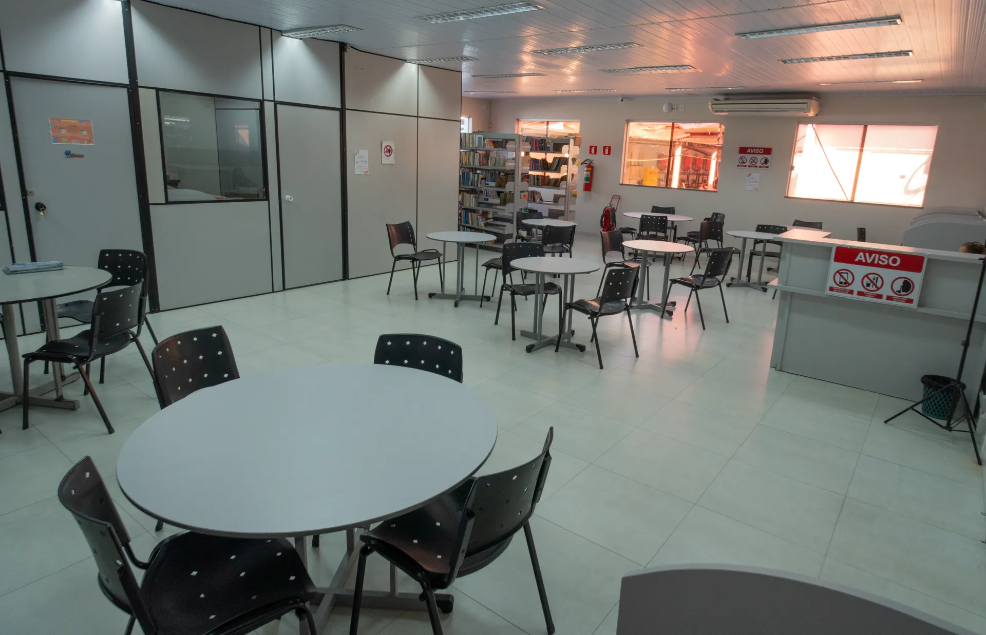 Biblioteca do Colégio IASC